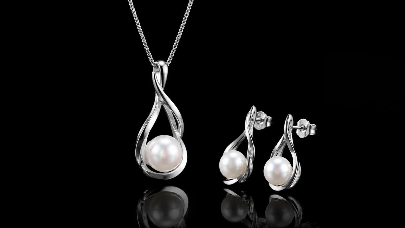 Bộ vòng cổ và khuyên tai ngọc trai tối giản